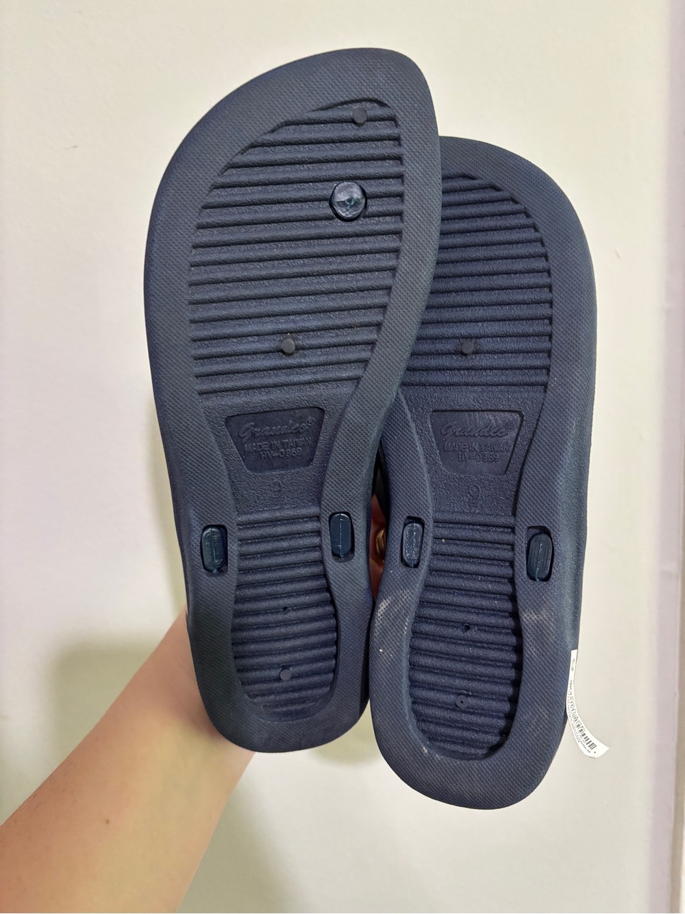 Grandco Sandals Navy Beaded Thong Sandals NWT 9 - Picture 5 of 6